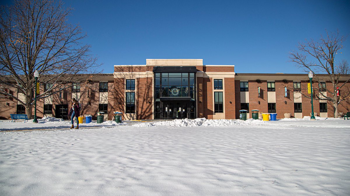 RegisUniversity's tweet photo. We love a bluebird day☀️ #ThisIsRegis #JesuitEducated #CollegeInColorado https://t.co/E2wec4NItU