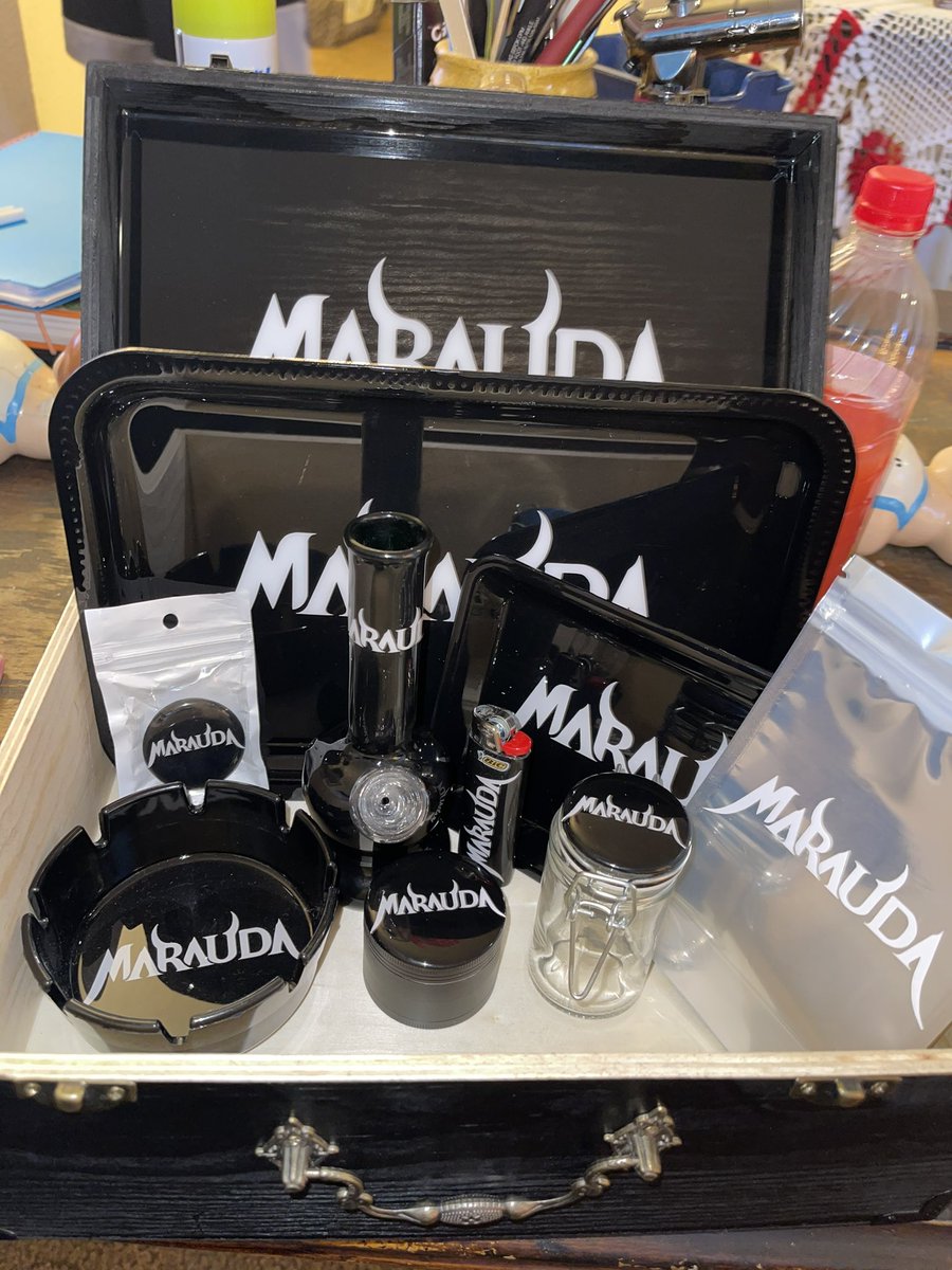 bass_freak710's tweet image. MY BESTIE REALLY GOT ME THIS CUSTOM @maraudamusic SET WTFFF 😩🖤🖤🖤