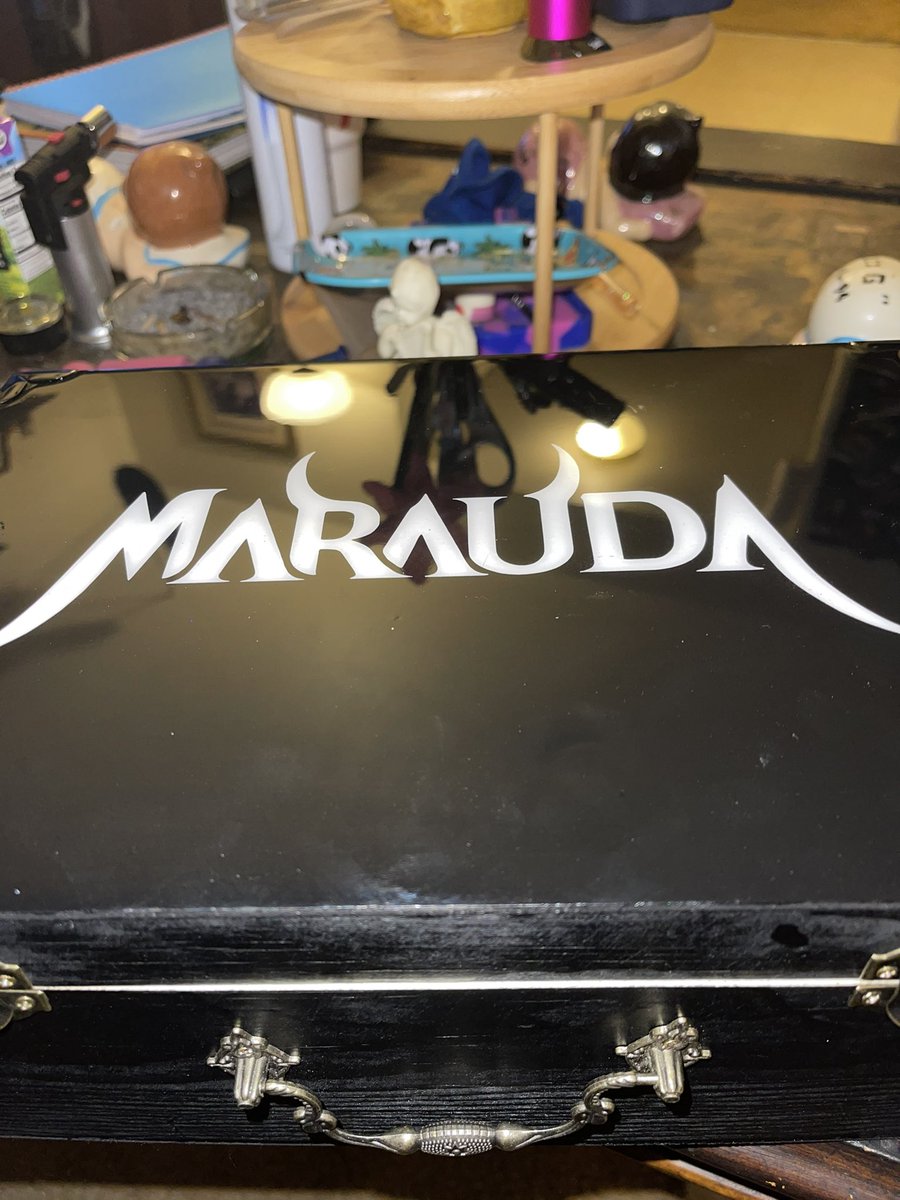 bass_freak710's tweet image. MY BESTIE REALLY GOT ME THIS CUSTOM @maraudamusic SET WTFFF 😩🖤🖤🖤