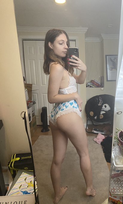 Why am I always taking pics with wet hair https://t.co/xqTmyOJJTP