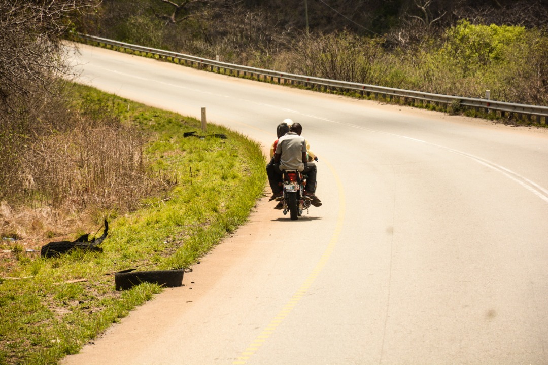 winharder_'s tweet photo. Madereva wa boda boda kuweni makini ili kuzuia vifo vinavyotokana na ajali za barabarani.Mnachangia sana pia watu kuvunjika na kupata ulemavu Wa kudumu. Zingatieni matumizi sahihi ya barabara.#Ajalisasabasi #RSAPazaSauti
@safiri_salama 
@RsaTanzania 
@TawlaTZ 
@sikika1 https://t.co/j5t7AVAYiu