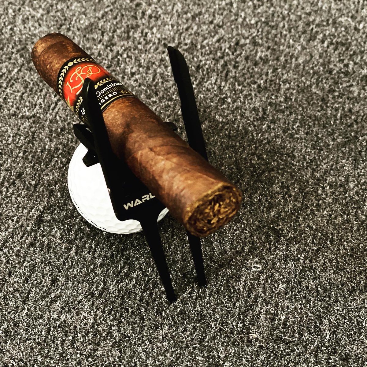 warlockgolf's tweet photo. Life is short, take the trip, eat the cake and smoke the cigar. New divot tools are here. Check them out on https://t.co/hs0Pobbh78 and use code warlockgolf15 for 15% off. #divottool #divottools #cigarlifestyle #cigarlife #cigarenthusiast https://t.co/EsJmeqD26v