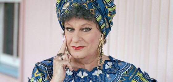 In ‘07 Satirist Pieter Dirk-Uys brought Evita Bezuidenhout to SABC 3 in Dinner with the President. The comedy talkshow hosted different celebs & its 10pm time-slot allowed Evita to have a little fun with the guests, like interviewing Danny K while he’s butt naked in a bathtub.