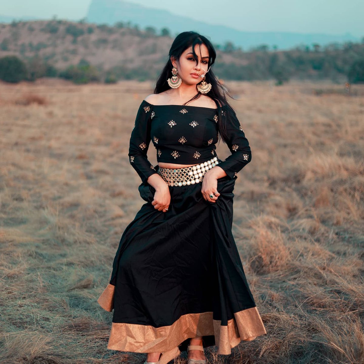 ShubhangiAtre's tweet photo. 🦋Some days i am the artist,
Other days i am art and
When life gets real weird,
I become both.
#mergewithnature https://t.co/NC83fj2So8