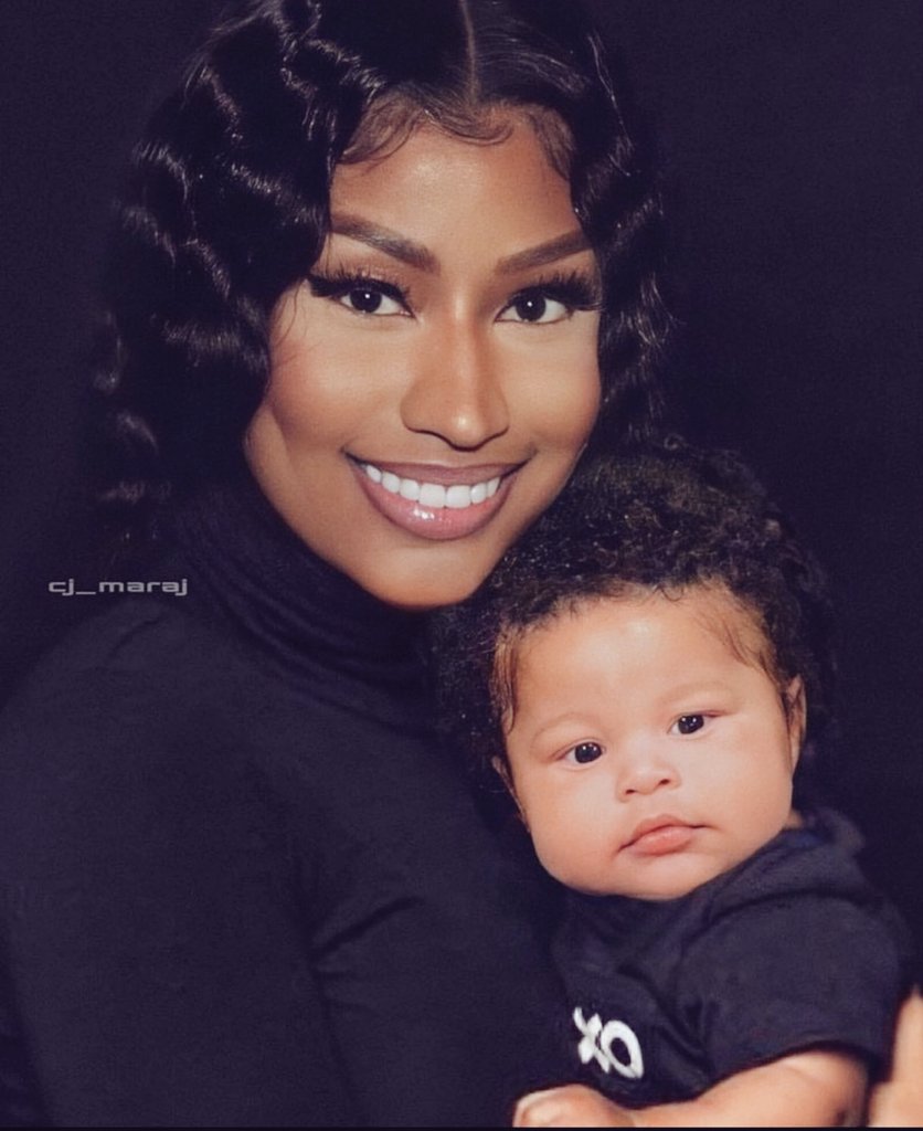 EvaDoosh's tweet image. OMG... Nicki Minaj followed me while I was offline 😭😭😭😭😭❤️❤️❤️😍😍😍... @NICKIMINAJ I love you so much and it's insane .. I can't believe am crying❤️🦄🦄🦄