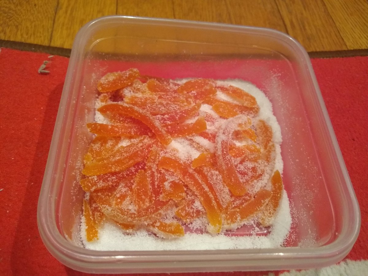 My candied grapefruit peel came out very pretty. https://t.co/oVccXvCMCC