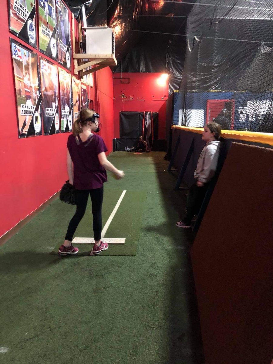 CamellaCooper's tweet photo. Finished a batting session. Helped a friend who was picking up pitching again. #grind #softball #futurecoach #futurebigred https://t.co/N7n0pkBalO