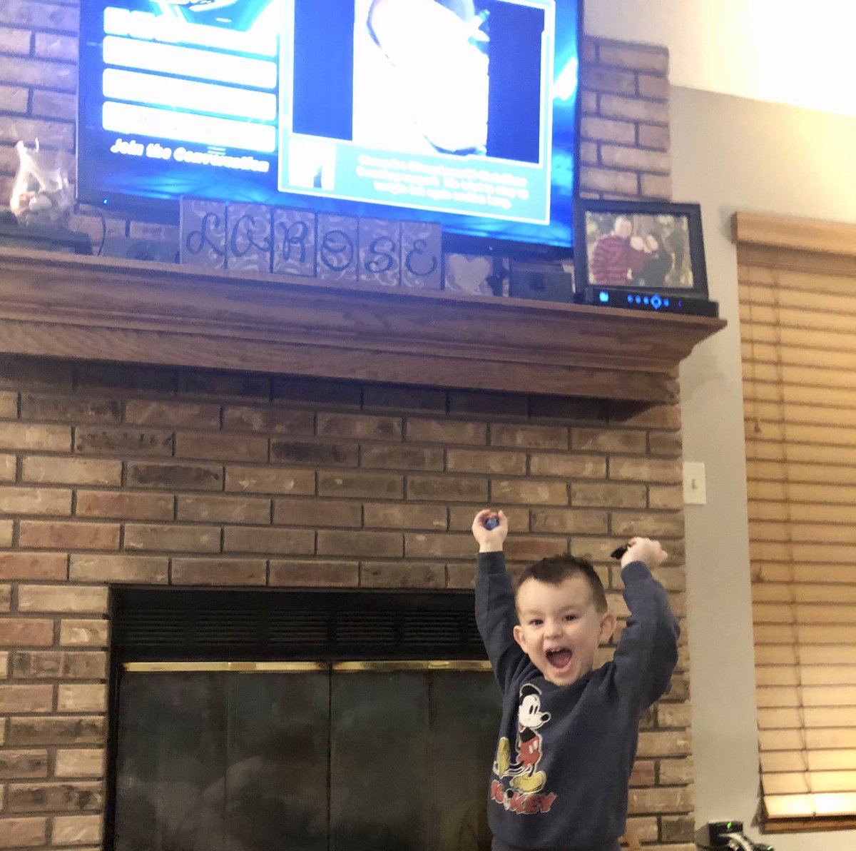 smiling1225's tweet photo. #Lucasdirt #speedweeks #MAVTVplus #TweetYourSeat @EssexLucasOil  Zander is ready for the races to begin again! 🏁 #letsgoracing #nightthree #raindelay https://t.co/FGt5ew9ITq