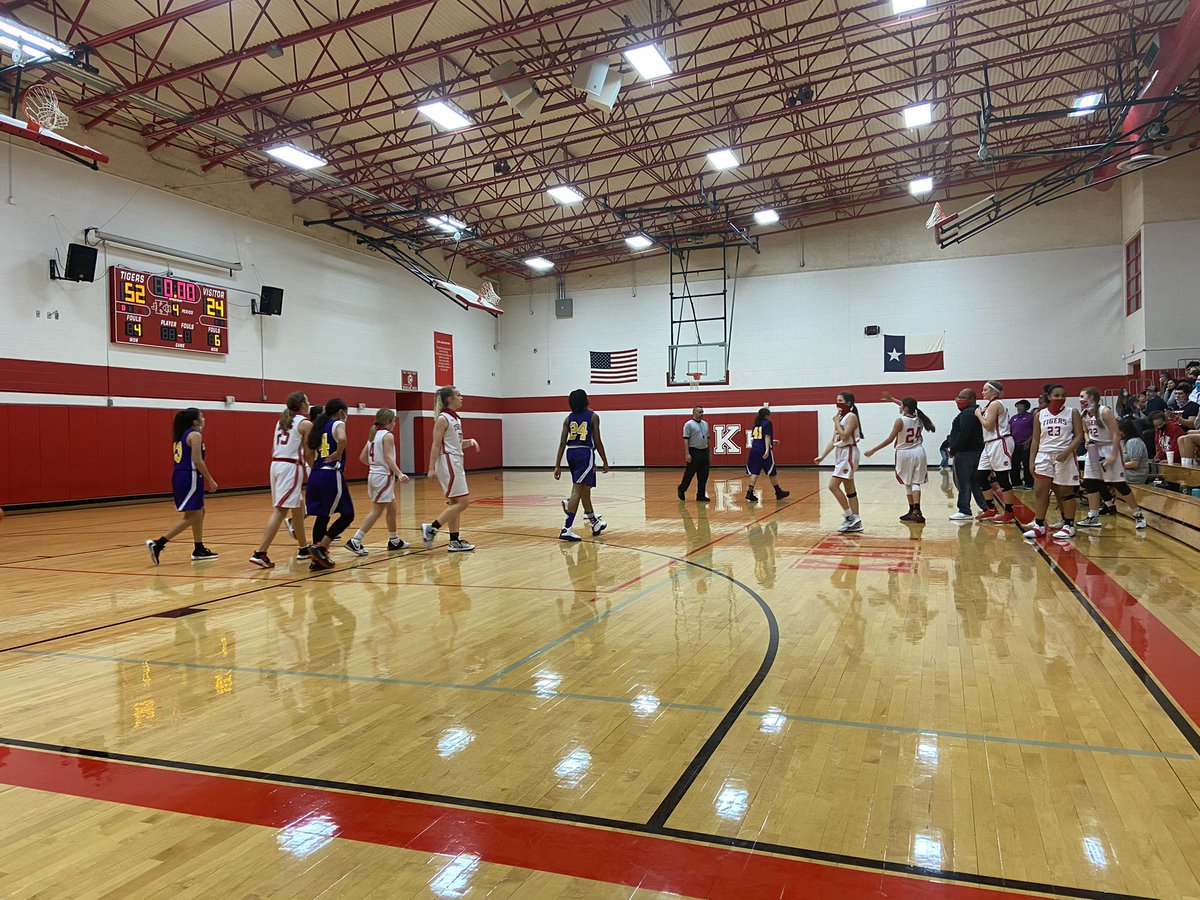BrazoRafa's tweet photo. Fantastic way to finish the evening for our ⛹🏽‍♀️🏀 A Team bearing MRJH 52-24! GO 🐅’s!! @JacobLeB66 https://t.co/J12KpOgAkL
