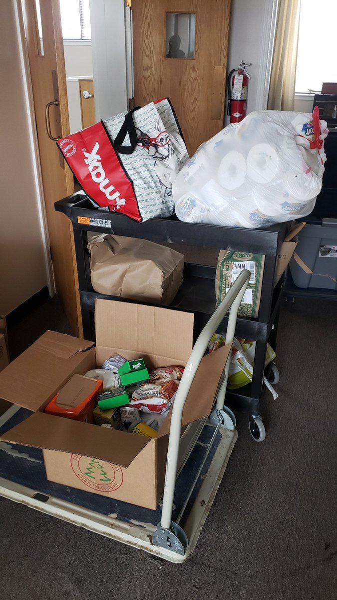Lewis_Clark_PTA's tweet photo. Thank you to everyone who made a donation for our food drive celebrating MLK Day! The amazing people at Avenue of Life were beyond grateful π€π
#MLKDay2021 #LCpta #missouripta @lcblazers https://t.co/ciWw7QHt0M
