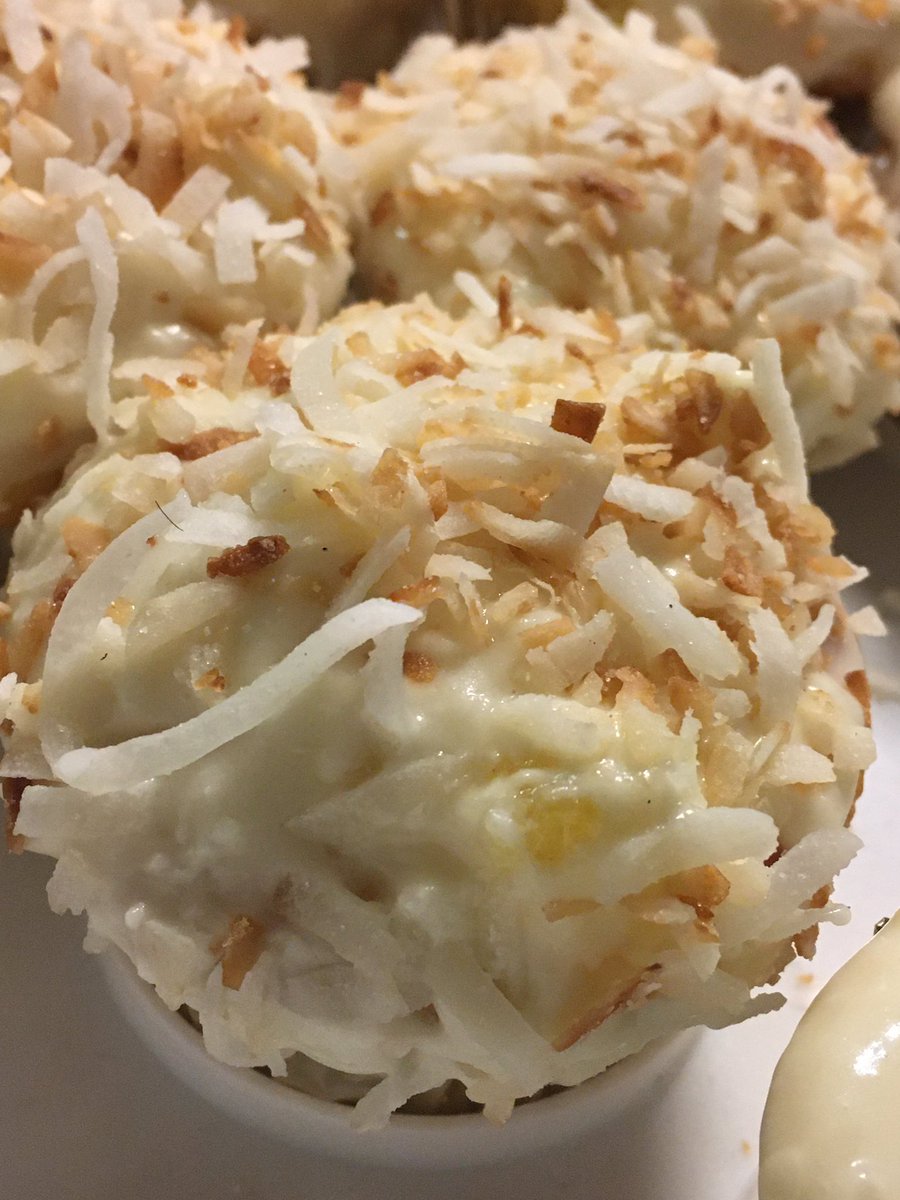 Thomas_C_Mia's tweet photo. Made pineapple cupcakes with a toasted coconut frosting for my momβs birthday. The whole production happened on zoom. #ChefBoyarME https://t.co/DxNl9e8CuR