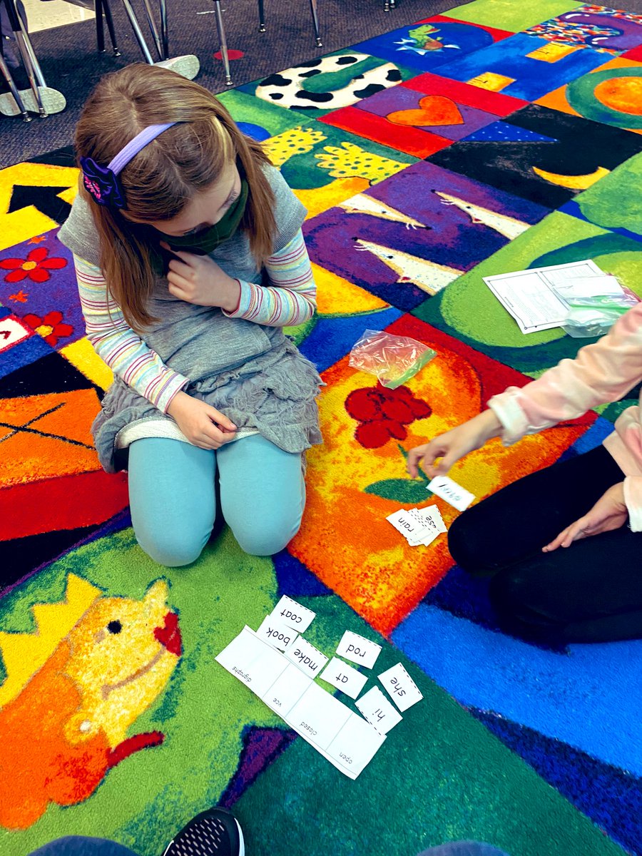 keesheri1's tweet photo. Kagan Rally Coach #2.  Ss love this strategy!   Pair students; play rock -paper-scissors to choose first coach; student sorts words by syllable type while ‘coach’ coaches and explains mistakes/misunderstandings; switch coach role.   @Crestview2     #CVrelentless https://t.co/RfUrQ6gs5J