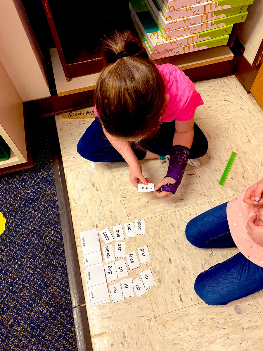 keesheri1's tweet photo. Kagan Rally Coach #2.  Ss love this strategy!   Pair students; play rock -paper-scissors to choose first coach; student sorts words by syllable type while ‘coach’ coaches and explains mistakes/misunderstandings; switch coach role.   @Crestview2     #CVrelentless https://t.co/RfUrQ6gs5J