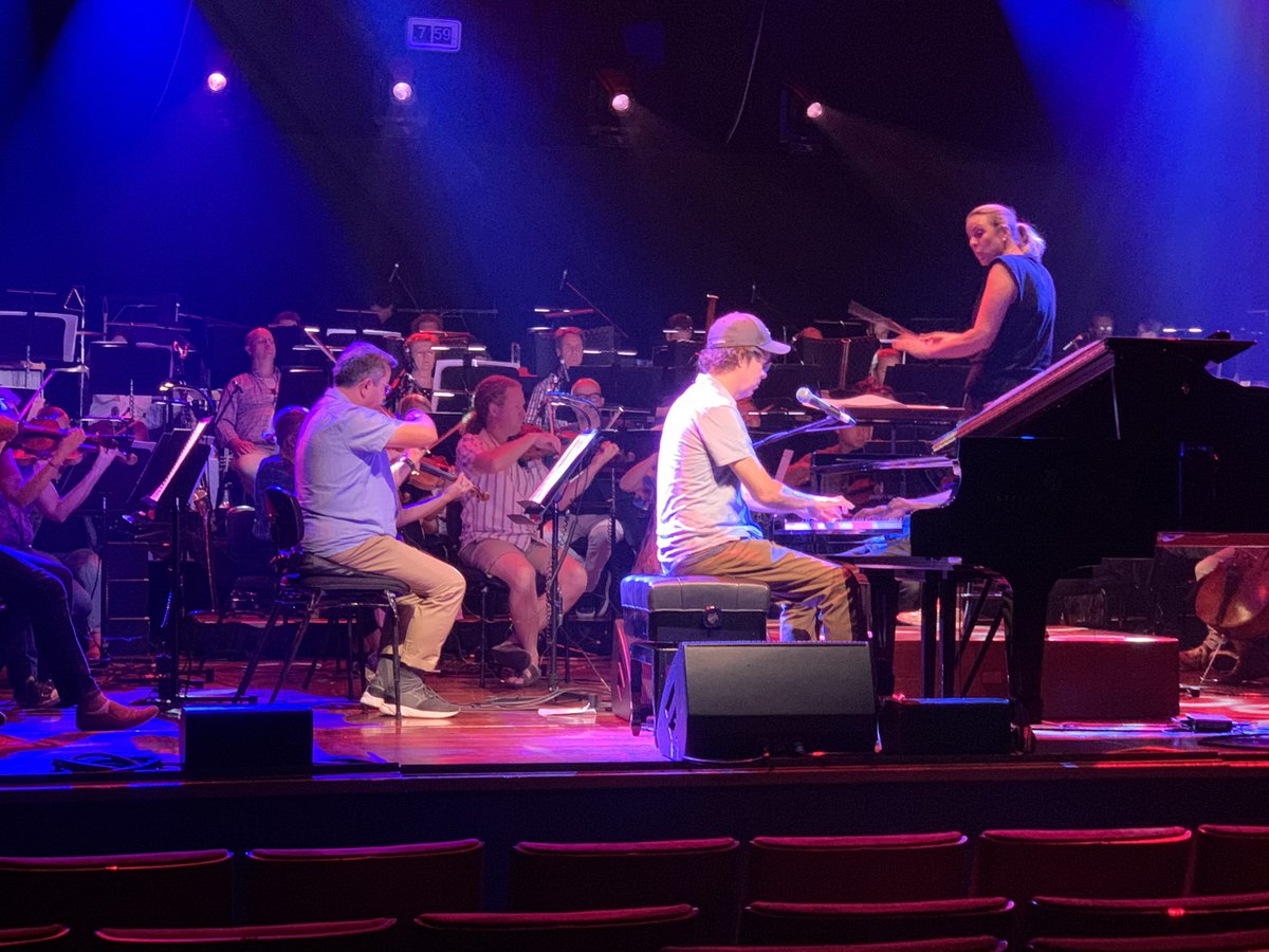 VeronicaMayne's tweet photo. @BenFolds thanks so much for the amazing rehearsal last night with the @WASymphony orchestra. Loved it - the music, the casual setting, the to and fro. Very special to see. Good luck tonight! https://t.co/r685uAgmQ8