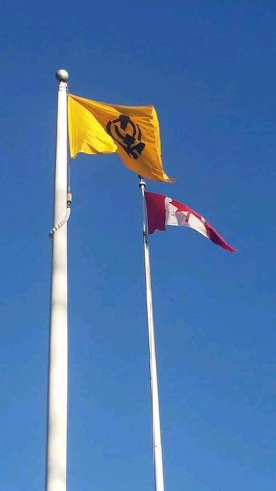 SandhuLittle's tweet photo. ਫੋਟੋ ਕੈਨੇਡਾ ਦੀ ਪਾਰਲੀਮੈਂਟ ਓਟਾਵਾ ਦੀ ਹੈ ਜਿਸ ਵਿੱਚ ਨਿਸ਼ਾਨ ਸਾਹਿਬ ਤੇ ਕੈਨੇਡਾ ਦਾ ਝੰਡਾ ਬਰਾਬਰ ਬਰਾਬਰ ਝੂਲ ਰਹੇ ਹਨ। #ਖੜਾਂਗੇ_ਅੜਾਂਗੇ_ਲੜਾਂਗੇ_ਜਿੱਤਾਂਗੇ https://t.co/HEzadKiviP