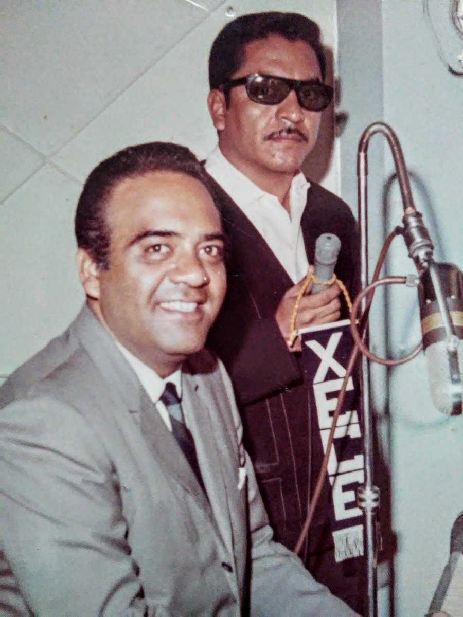 JPVmx's tweet photo. Con él comencé en la radio.
Te hablo de los años 87 u 88. Yo tenía 9. Pero a pesar de la edad —por que no siempre la edad es una ventaja—, Sergio Javier Alcázar creía en mí..: https://t.co/lnXJpFwdNr

Hoy siento mucho el fallecimiento de don Sergio.
Historia de la radio en Oaxaca https://t.co/3r4o9UzxAg