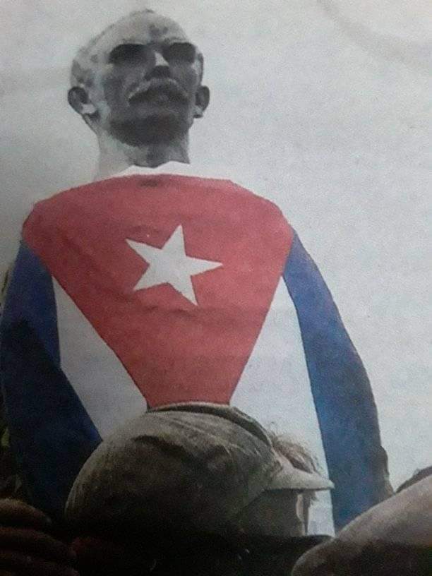 La juventud cubana no dejará jamas que se apaguen las antorchas, en este 168 aniversario de su natalicio. #CubaEsCultura #CubaPorLaVida #CubaSalvaVidas