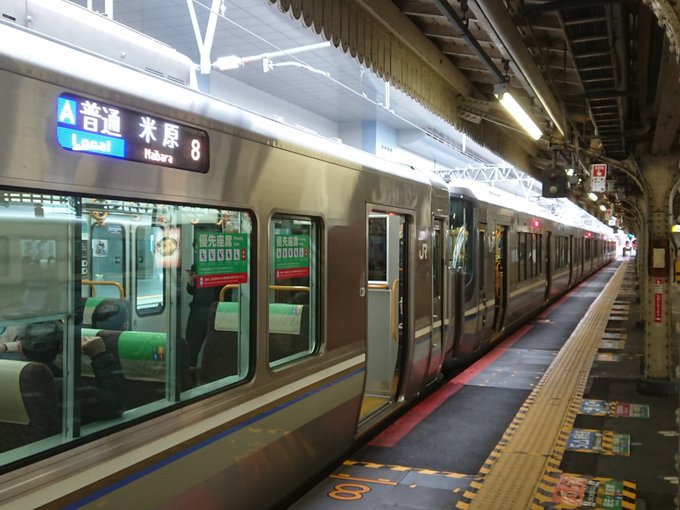 人身事故 Jr京都線 摂津富田駅 総持寺駅間で人身事故発生 運転見合わせ 乗ってる電車が急ブレーキ人身でとまった まとめダネ