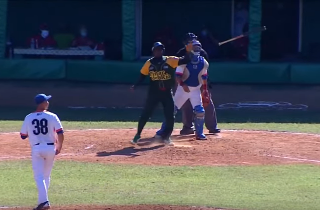 Drianrogelio's tweet photo. ¡Selecto club de los 20 + HR's en pos-temporada!! #PlayOffs60SNB ✍️✍️
Omar Linares (27)
Orestes Kindelan (25)
Gabriel Pierre (25)
Antonio Pacheco (24)
Alexander Malleta (24)
Frederich Cepeda (22) *
William Saavedra (21)*
Yoelvis Fiss (21)
¡CABALLOS-CABALLOS! *(Activos) https://t.co/V3RjYRQijk