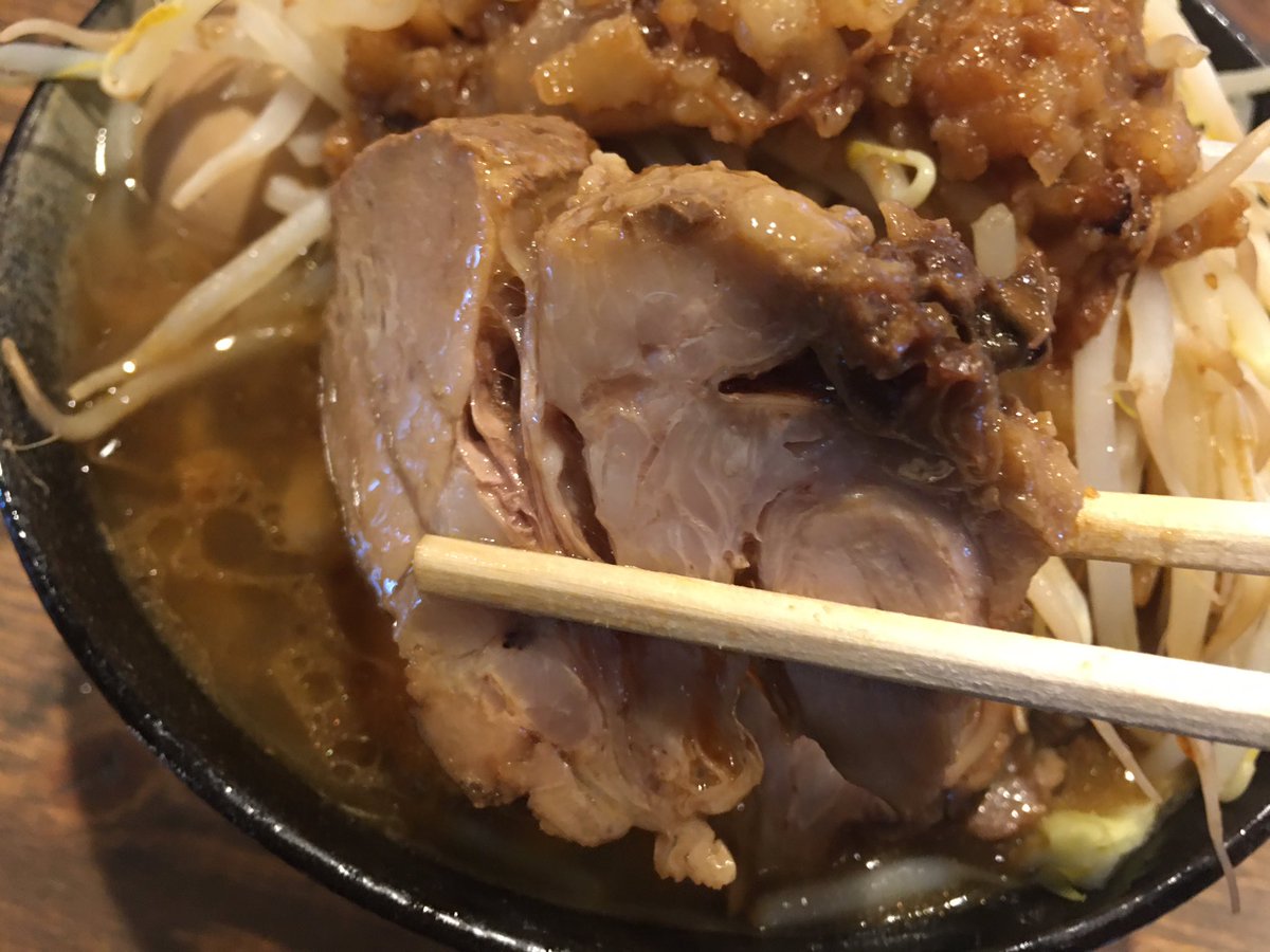 ヒデ らーめん 真 Shin 村上市 チャーシューメン 950円 自家製香味味玉クーポンで無料 コールはヤサイ アブラ増し ニンニク 国産豚使用のチャーシュー 地元村上産醤油使用の醤油ダレ 特注極太麺 カエシで煮込んだ味付背脂 黄身がゼリー ヒデ らーめん 真 Shin 村上市 チャーシューメン 950円 自家製香味味玉クーポンで無料 コールはヤサイ アブラ増し ニンニク 国産豚使用のチャーシュー 地元村上産醤油使用の醤油ダレ 特注極太麺 カエシで煮込んだ味付背脂 黄身がゼリー