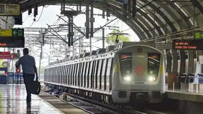 24x7newsbengal1's tweet image. Farmers’ protests: Lal Quila metro station closed, entry to Jama Masjid station restricted, says DMRC.  #DelhiMetro #Delhimetrostations #Delhimetroupdate #DMRC #entryJamaMasjidmetrostationrestricted #Farmersprotests #Farmerstractorrally #LalQuilametrosta

24x7newsbengal.com/farmers-protes…