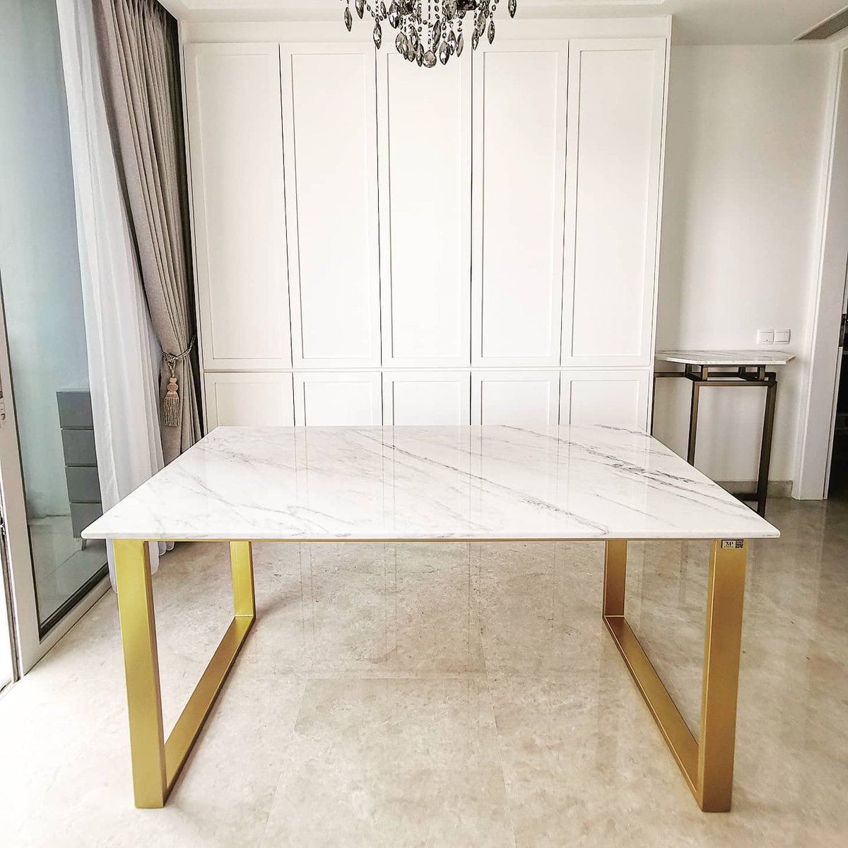 We customised a unique & beautiful piece of Imperial White Marble Top with our Gavino Mettallo Matt Gold Base and it simply looks stunning. What do you think? 😊

#themarblepeople #marblefurniture #marble #marblediningtable #marblesingapore #marblecollection #naturalmarble