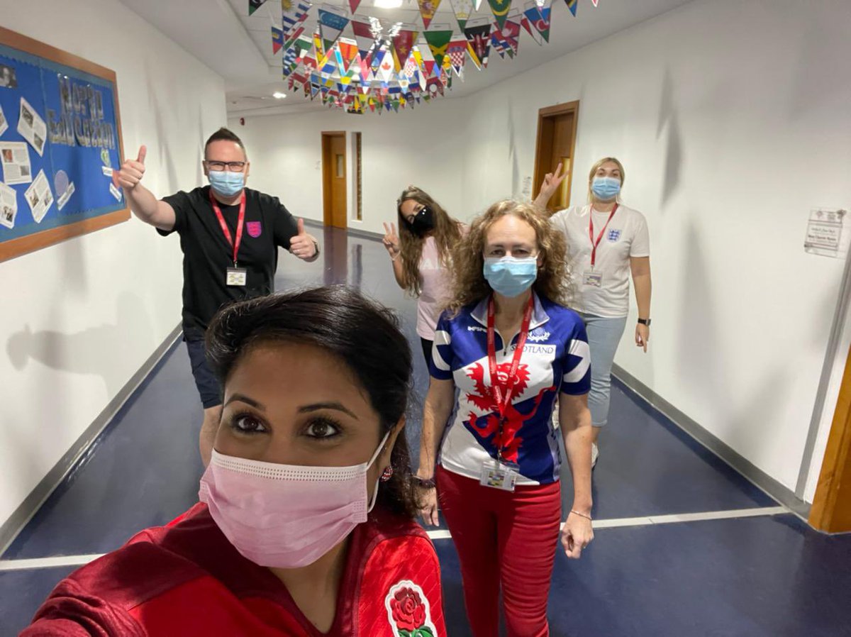 Happy International Day from Team English! <a href="/DubaiBritishJP/">DBS Jumeirah Park</a> 🍎 @taaleemuae 🍎 #proudlytaaleem #beginsatdbsjp