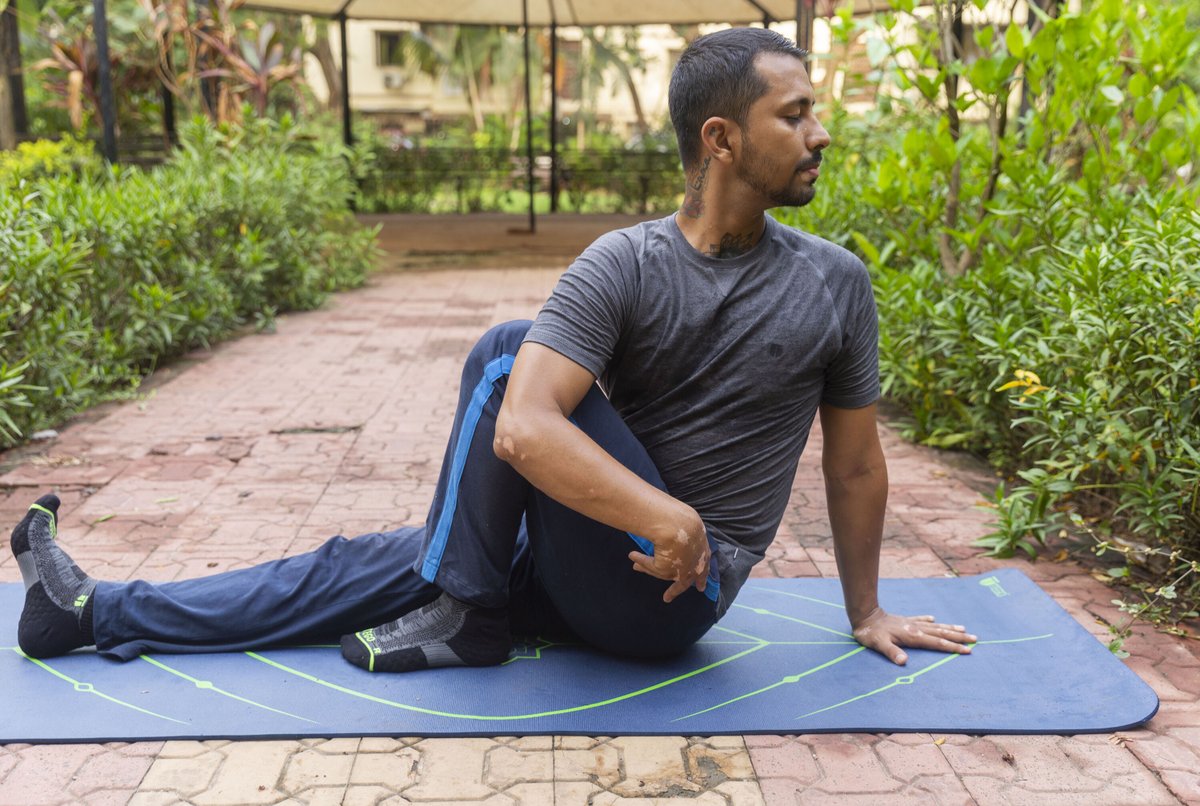rounakgajjar's tweet image. Twist your mind to twist your view....make peace with your inner world
.
.
#ronakgajjar #meditationcoach #spinaltwist #yogaasana