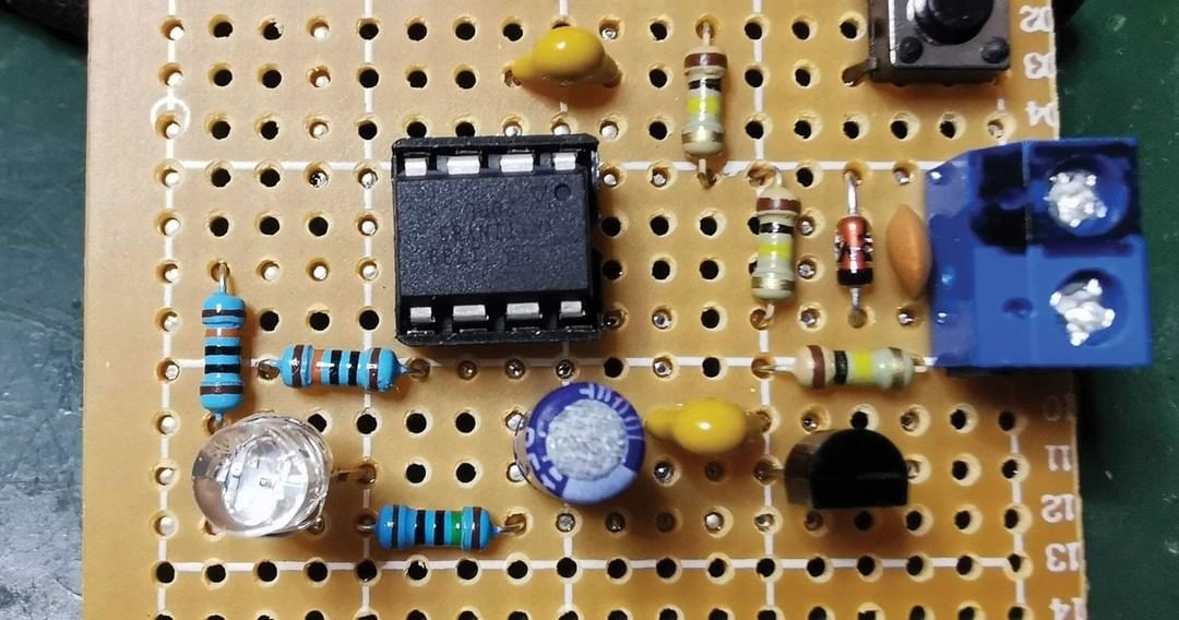 This project is a simple ATtiny85 based battery voltage indicator to help avoid your high power batteries from becoming flat or damaged.⁠ ⁠ 
⁠➡️ follow @OffiCuteLava
📷 @diyodemag⁠
#cuteLava #diyode #diyodemag #attiny #attiny13 #voltage #batterymonitor #voltagemeter