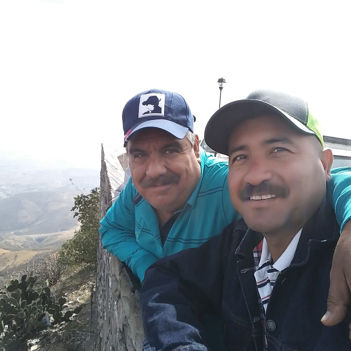JavierS25887142's tweet photo. @MosesPelen @Justino43054276 Es gay... y es pareja de un padre gay llamado salvador de Paztcuaro Michoacán. https://t.co/RFvr2Xh7FT