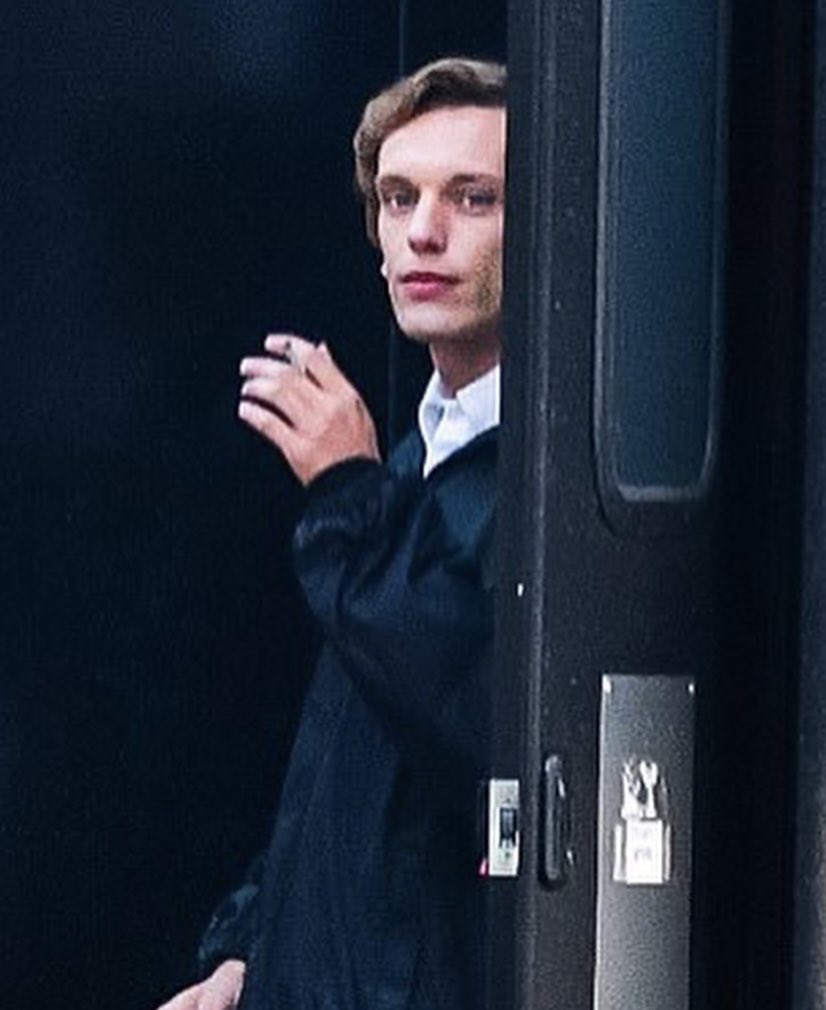 𝗰𝗵𝗮𝗿𝗼 ストレンジャーシングス4の新キャラにジェイミーキャンベルバウアーの姿が Strangerthings4 T Co Pceg3412vz Twitter