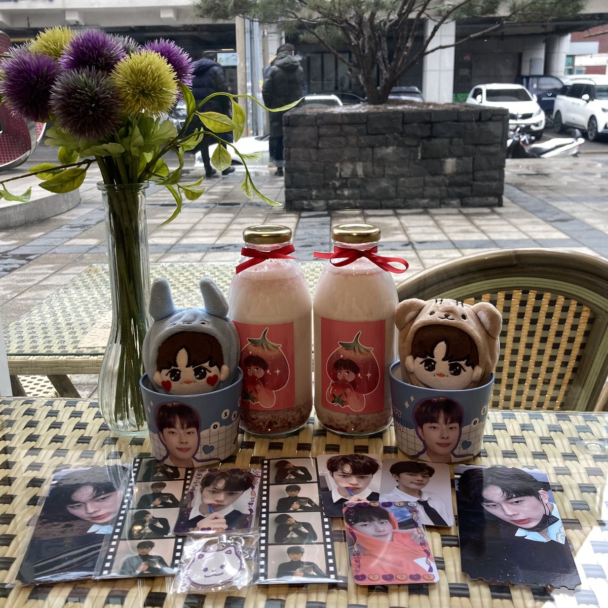yooS2ho's tweet photo. 특전도 너무너무 귀엽구 딸기라떼도 맛있어요💖 카페 이벤트 감사합니다💛💛☺️

#Happy_Seonho_Twenty 
#스무살의_선호에게 https://t.co/niamT35fZM