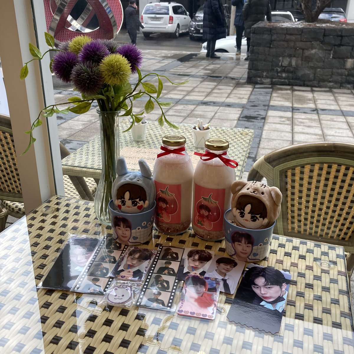 특전도 너무너무 귀엽구 딸기라떼도 맛있어요💖 카페 이벤트 감사합니다💛💛☺️

#Happy_Seonho_Twenty 
#스무살의_선호에게