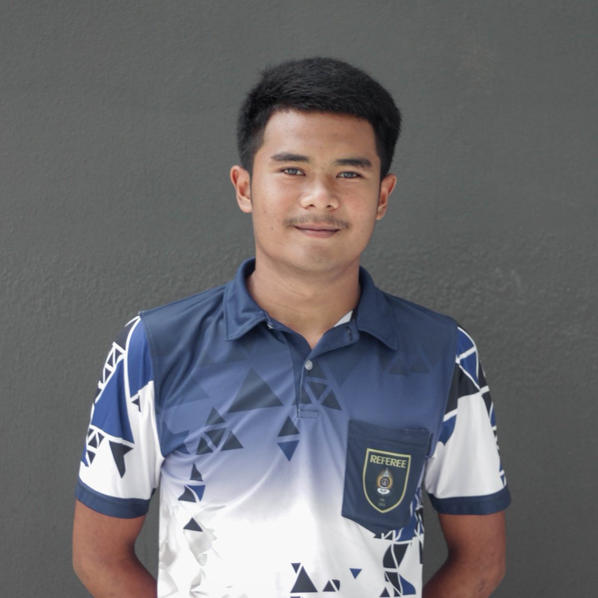 ถ้าอยากหวั่นไหวก็โปรดยื้มให้ครูพละ
#นักศึกษา 
#ครูพละ