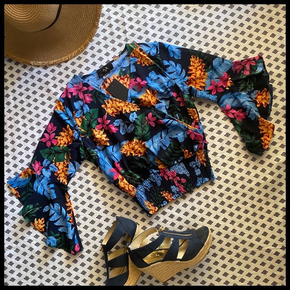 MelisaP25830952's tweet photo. So good I had to share! Check out all the items I'm loving on @Poshmarkapp from @ctinatrajano @Poshashley1 #poshmark #fashion #style #shopmycloset #axparis #underarmour #tommybahama: https://t.co/qTAHNWJ8l2 https://t.co/V5deAS6HkZ