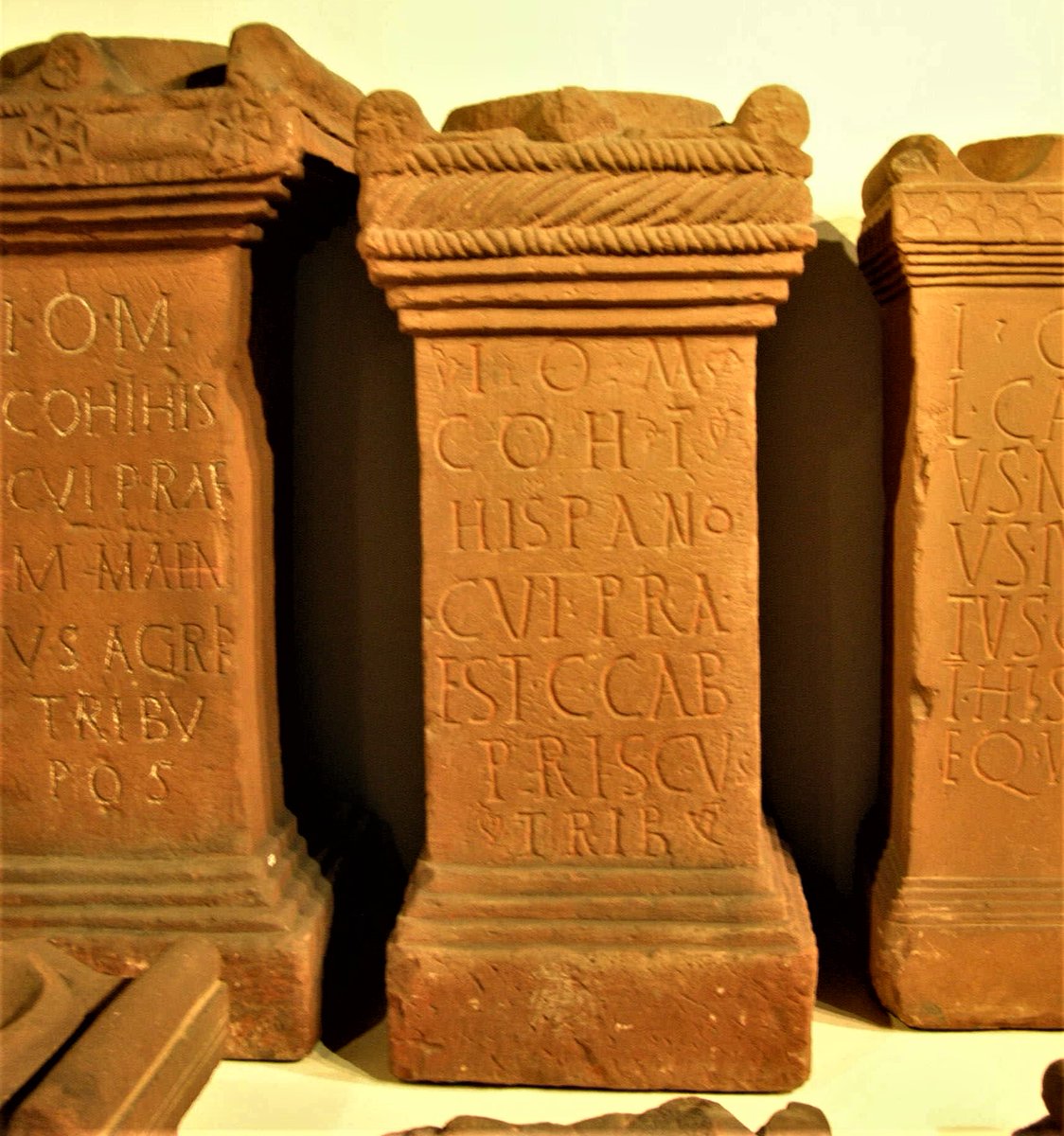 The wonderful  @senhousemuseum Maryport displays the largest collection of Roman military altars from BritainThese provide useful information on the changing ethnicity of the garrison, including troops recruited from Spain, the Netherlands and Croatia #RomanFortThursday