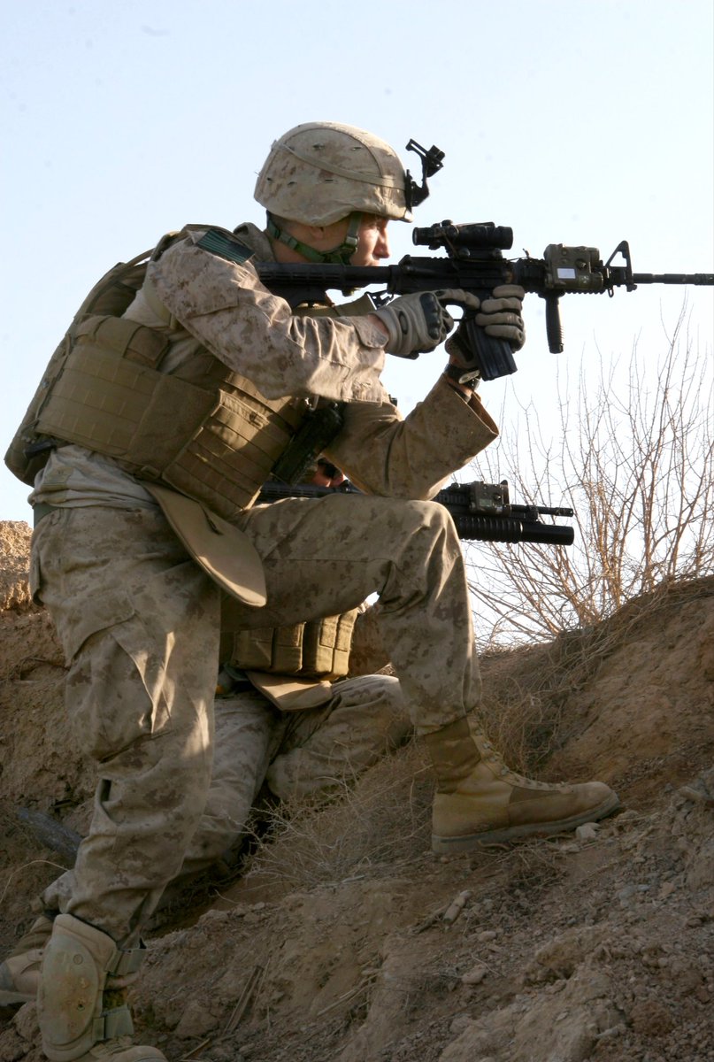 Préambule : Toutes les armes ont servi un jour à faire la guerre. Même les cailloux. Entendons-nous sur le fait que, lorsque un anti-chasse vous parle d’«armes de guerre », il pense, et veut que vous pensiez à l’arme de droite, pas celle de gauche :