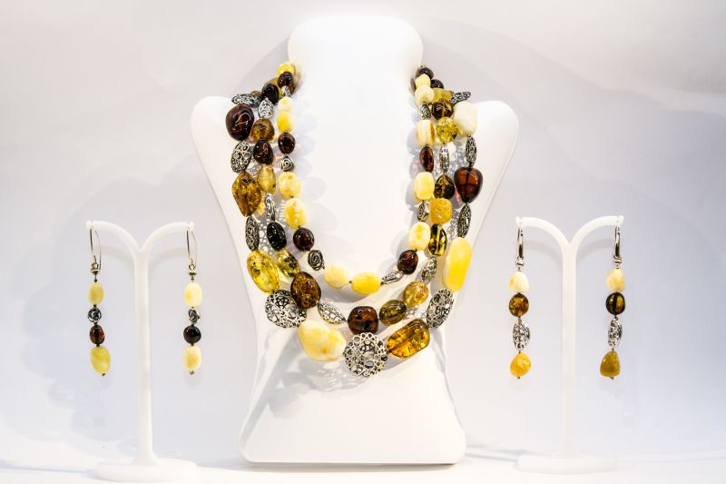 This magnificent iridescent necklace from Amber Queen is created of natural Baltic amber beads of different shades.
.
.
.
.
#amberbeads #differentshades #beads #amber #fashion #beadersofinstagram #instanecklace #amberjewellery #amberjewelry #amberbeads #amberset