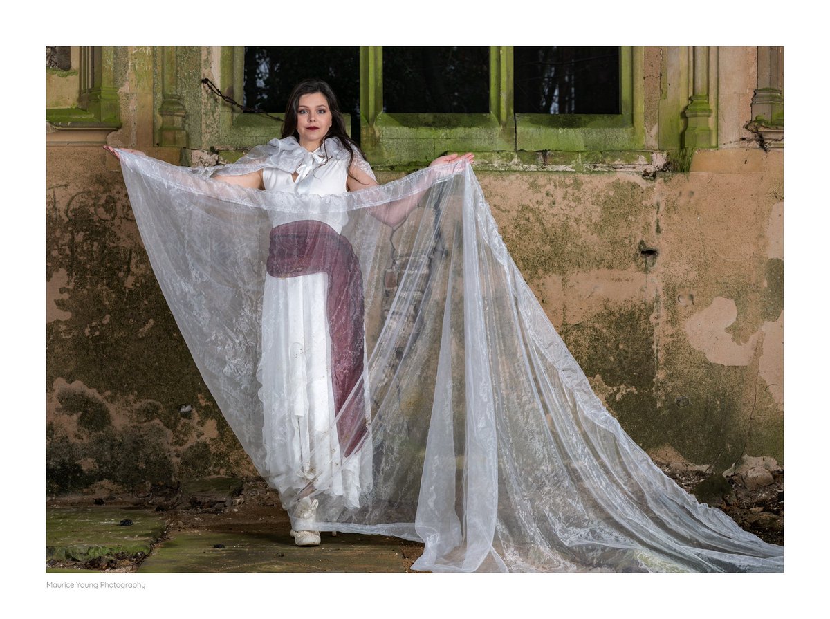 estellerlong's tweet photo. The last shoot from last year. Taken by @mauriceyoungphotography With another huge thanks to my 3 musketeers for their support and keeping my sanity  😂 #mauriceyoungphotography #estellelong #churchphotography #churchmodels #dressedinwhite https://t.co/WLY4YFC9fP