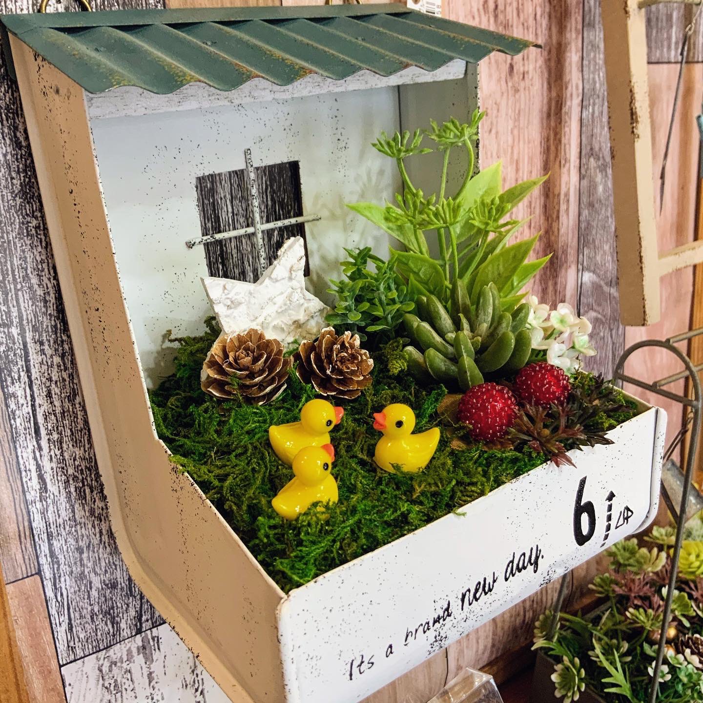 雑貨屋 Mishket ミニチュアとフェイクグリーンのコラボ ミニチュアガーデン 入荷しました あ 何でちっちゃなモノとガーデン雑貨って こんなに相性が良いのかしら T Co 8el0fslkc7 T Co Swq38oyo4r Twitter