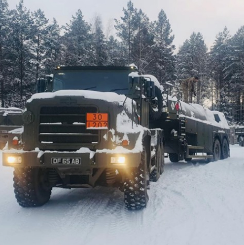 152RegimentRLC's tweet photo. #Fuel it's important, especially supplying in subzero temps. At #152RLC our soldiers do this! #CloseSupportTanker Click inπ²to our insta βοΈπ
#fuelledbypeople #fuelledbypassion #152rlc #trucks #snow #logistics
@104Bde @9RegimentRLC @UKArmyLogistics
https://t.co/Jj9W44PzZw... https://t.co/tEnzuACmJz