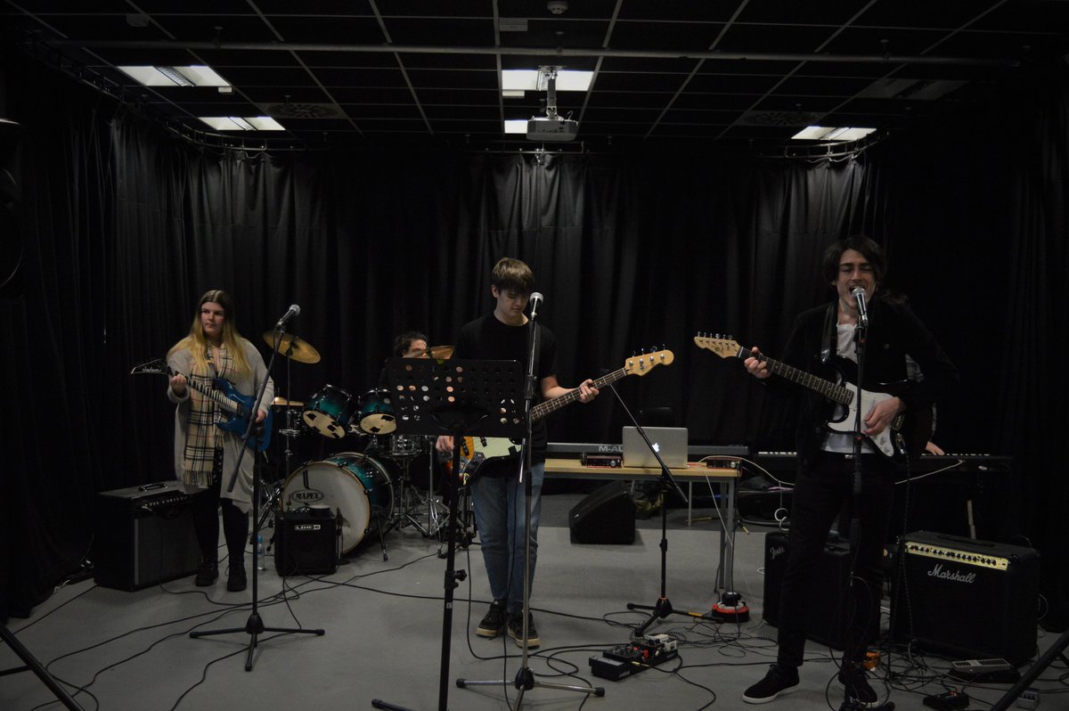 MaccCollegeNews's tweet photo. We can't wait to hear our talented music students performing in the college again *hopefully* soon !🎵 🎤 

Here are some photos from their assessment back in December!👇 

#Music #Students #Macclesfield #Performance 
https://t.co/bTaV2fxoGO https://t.co/oUcINaMqY6