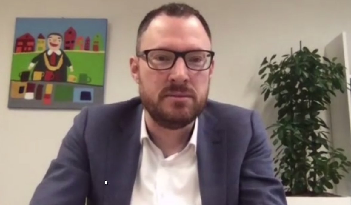 HenkWeverBZJ's tweet photo. We luisteren naar burgemeester @Pilotwin over het sociaal domein; "We moeten afscheid nemen van het achterhaalde mensbeeld dat iedere zorgvrager een potentiele fraudeur is en een luiwammes die de hele dag op de bank zit. " #NationaleAlternatievenLab @beroepseer https://t.co/Db9tIspert