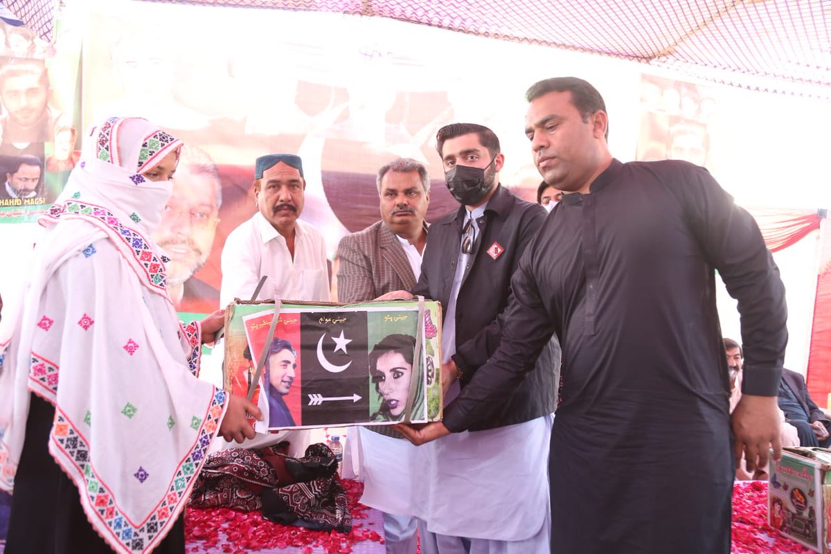RawalHouse1's tweet photo. ملک میں مہنگائی اور بے روزگاری نے غریب عوام کا جینا دوشوار کردیا ہے۔ پی پی پی رہنما راول شرجیل میمن 

لوگوں کے چولہے بجھ گئے ہیں۔ روزگار نہیں ہوگا تو عوام بھوکے مر جائینگے، پی پی پی رہنما راول شرجیل میمن 

 حکومت عام آدمی کے مسائل کو حل کرنے پر توجہ دے. پی پی پی راول شرجیل میمن https://t.co/NlSpVkfwIa