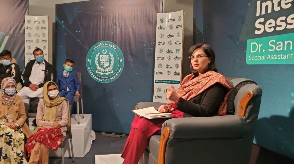 ImranGhazaliPK's tweet photo. For first time ever for @GovtofPakistan, we started #DMWInteractiveSession with Federal Ministers to bridge the gap between govt and public.

We produced these shows and invited digital journalists as panelists to question.
--
Dr. @SaniaNishtar session:

 https://t.co/PaQdTb7t4y