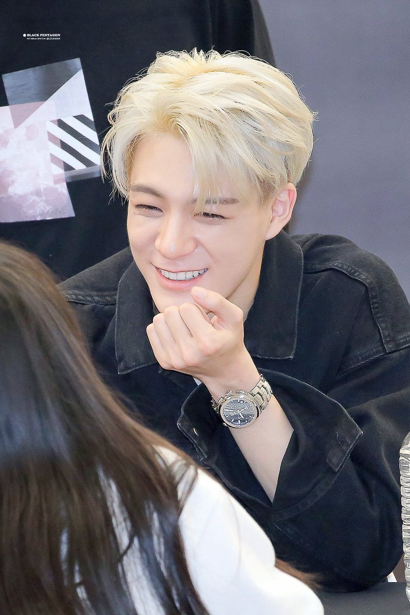 เจโน่เซ็ทงานแฟนไซน์อันนี้น่ารักมาก คุยกับฟคไปก็งับมือไปป้องปากไปยิ้มไป อยากจับฟัดไอ่นูกหมา