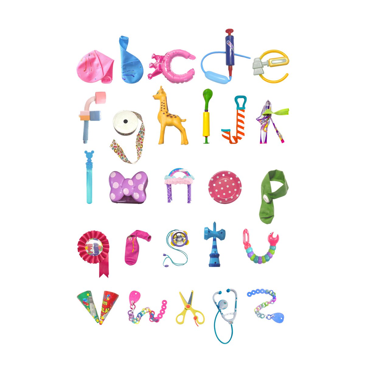 qerthanxx's tweet photo. ﾟ♡ 🛼 วิชาไทโปคับ เราเอาของเล่นเด็กมาทำเป็นตัวอักษร a-z ꒰ 🥣🎀Ծ https://t.co/k59XpeCepq