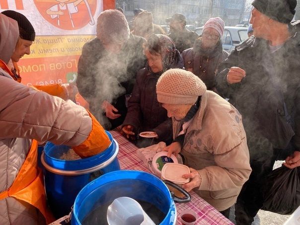 PrideRussia's tweet photo. Предприниматель, общественный деятель и волонтёр из Самары ​Даниил Козлов организовал проект «Билет в жизнь», в рамках которого они с единомышленниками создали приют для бездомных, обеспечивают их едой, работой и социальной поддержкой​ https://t.co/eX1cHAs4cF https://t.co/MMZGyzeXmE