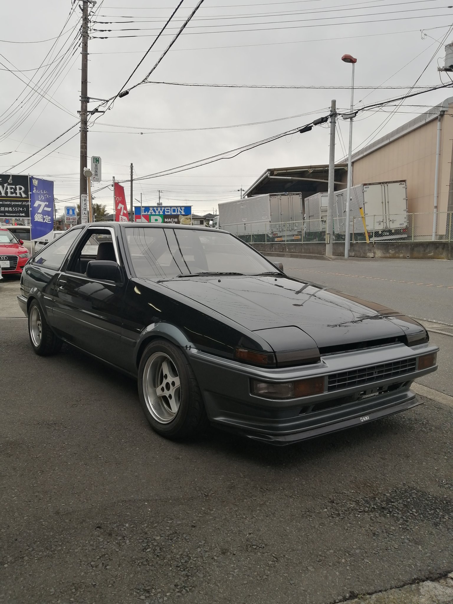 カーステージ ツインパワー Twin Power Ae86中古車情報 最近入荷の黒銀３ドア サンルーフトレノくんの紹介です ボディーコーティング 清掃等一通り作業を終えたので展示開始しました 86ご購入をお考えの方は是非ツインパワーにご来店下さい
