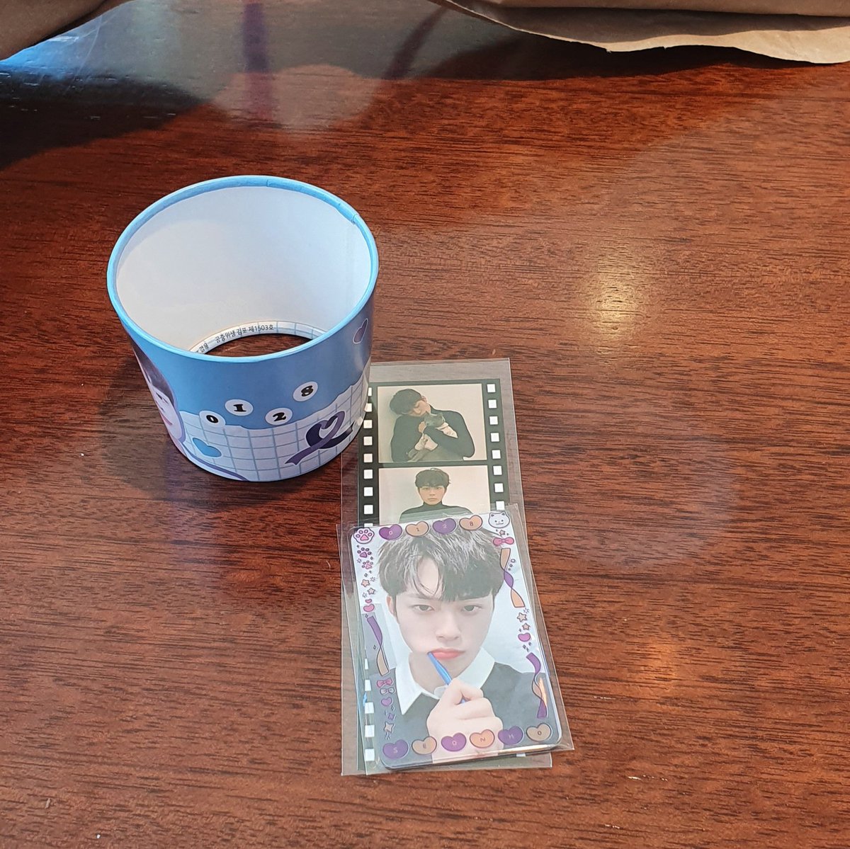 근처 직장인분들 점심시간&amp;담타에 들러서ㅠㅠㅋㅋ 뒤늦게 은밀하게 말하고 특전 얻음..
카페 잘 둘러보고 왔어용💛💛 <a href="/twenty_S2/">스무살의 선호에게</a> 
#스무살의_선호에게 #Happy_Seonho_Twenty